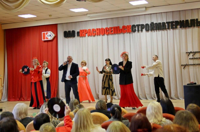 5 марта в конференц-зале испытательного центра ОАО «Красносельскстройматериалы» состоялся яркий праздничный концерт, посвященный Дню женщин!