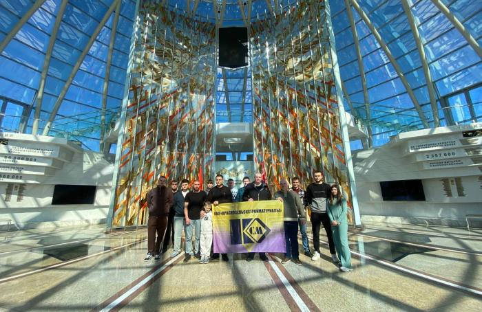 В будущее – вместе с нами! Будущее – это мы!