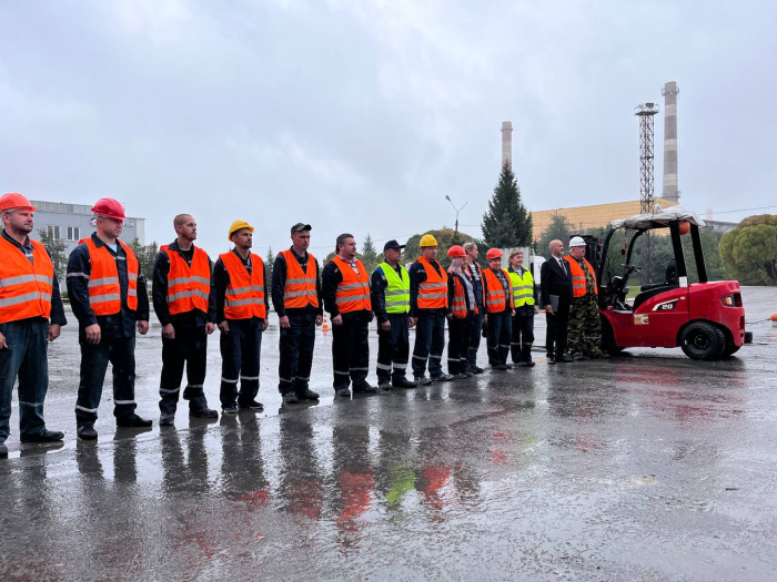 Конкурс профессионального мастерства "Лучший водитель автомобильного погрузчика" среди водителей-мужчин и водителей-женщин, работающих в  ОАО "Красносельскстройматериалы". 