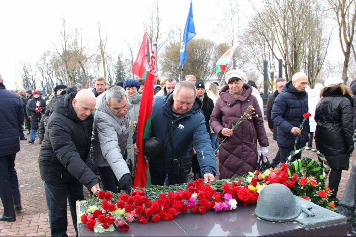 Коллектив предприятий «Красносельскстройматериалы» почтил память воинов-интернационалистов в Волковыске