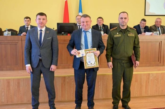 Признание заслуг: Александр Владимирович Голда награжден грамотой военного комиссариата и юбилейной медалью